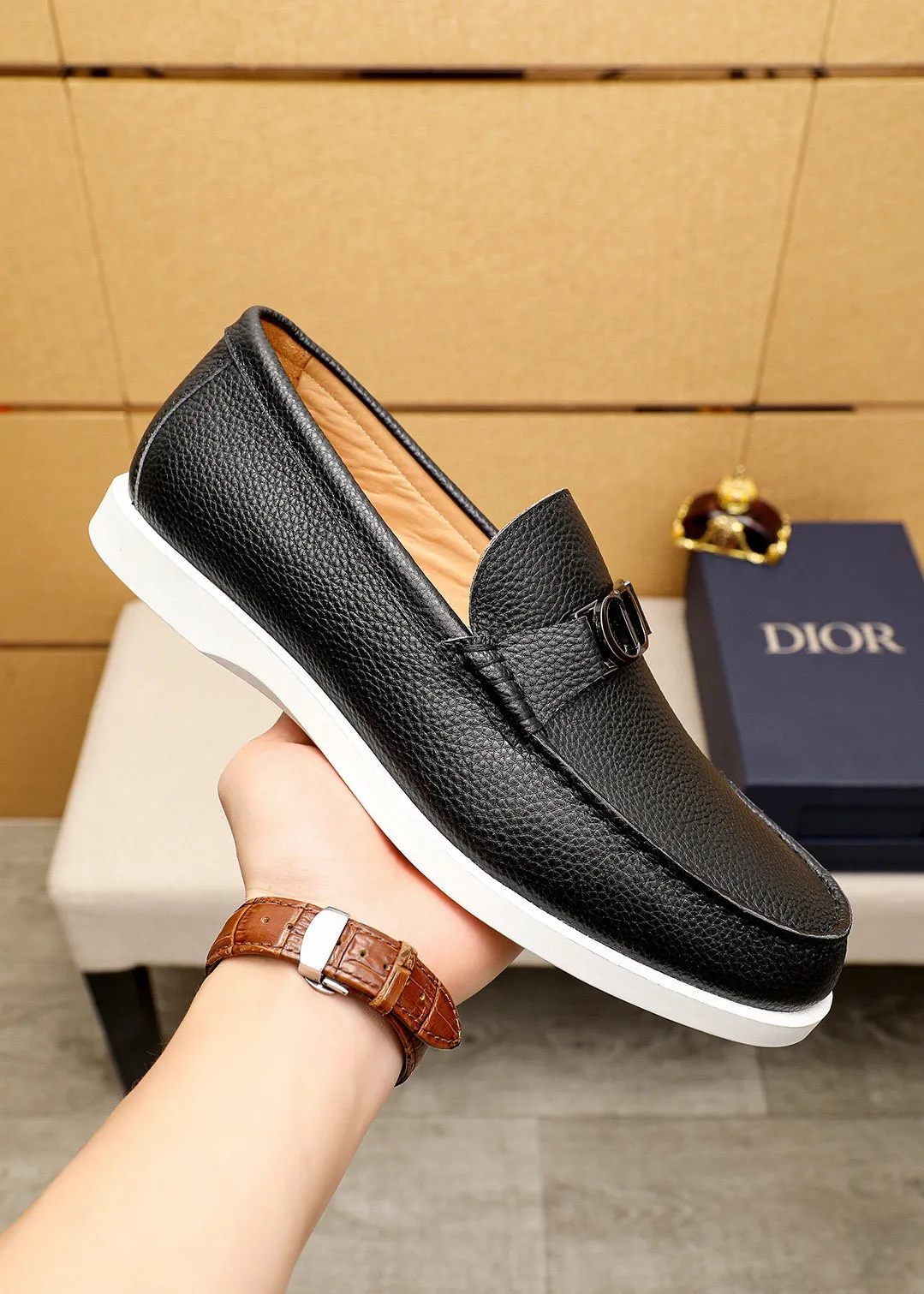 Men's shoes 💰480 💐Original packaging Product trademark: Dior "Dior" casual leather shoes Regular size: 38-44 (45.46.47🉑️Customized) Product materials: Selected Italian imported first-layer pebbled cowhide leather upper + luxury hardware buckle, imported water-dyed cowhide lining. Strong three-dimensional visual effect, original rubber outsole Color: 3⃣️colors available